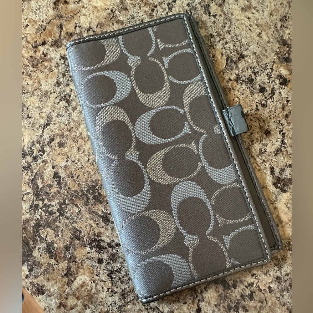 ✨FINAL PRICE✨Coach Checkbook Holder- Gray Metallic C Logo
